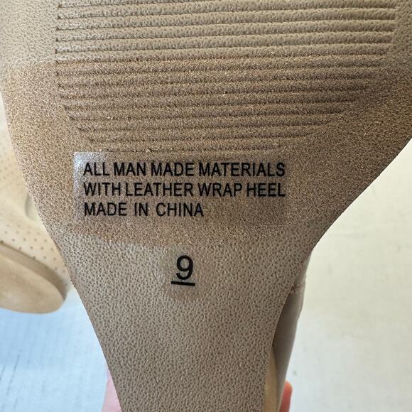 DV by Dolce Vita Gerdy Bootie - Beige NEW Size 9 - Picture 9 of 11